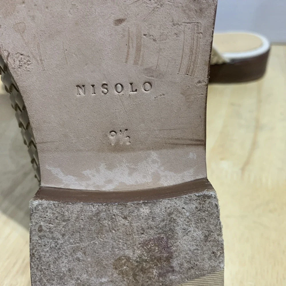 Nisolo step out